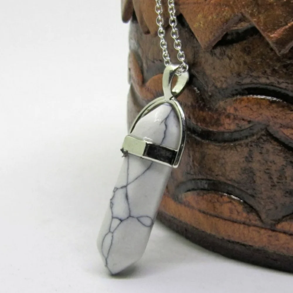 White Howlite & silver double crystal point necklace NWT